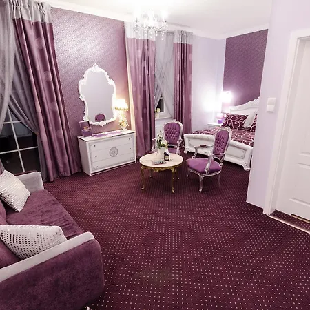 Rezydencja Radosny Dwor 3* Stobno Siodme